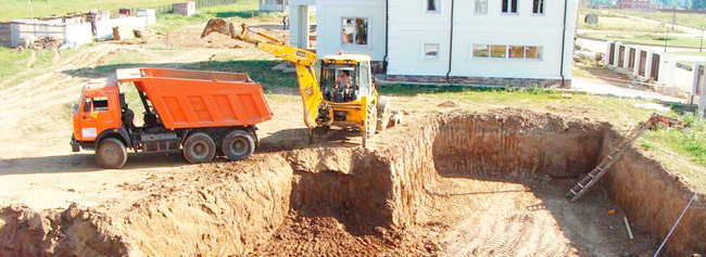 Земляные строительные работы на стройплощадке